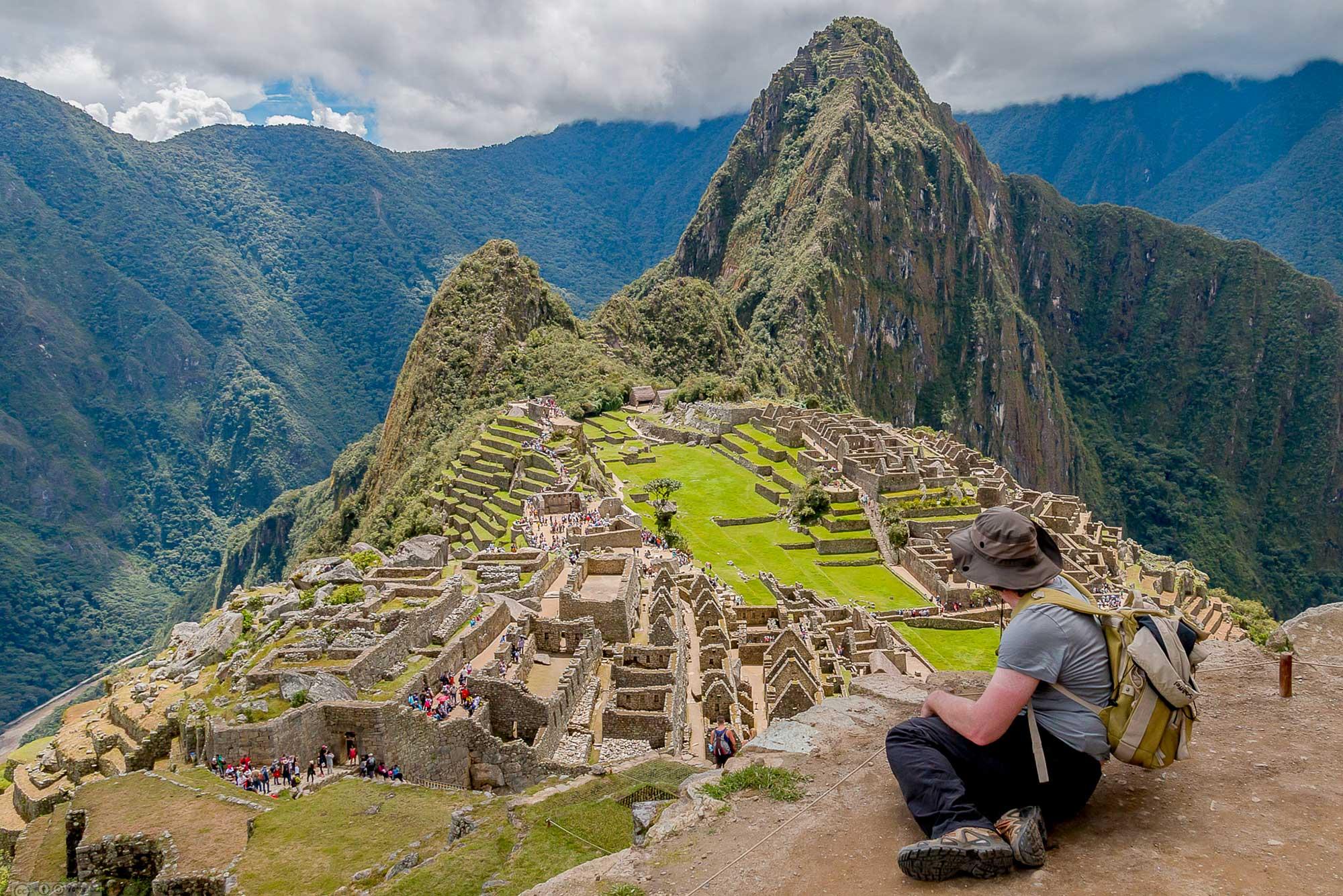 Vista desde Huayna Picchu hacia la ciudadela de Machu Picchu