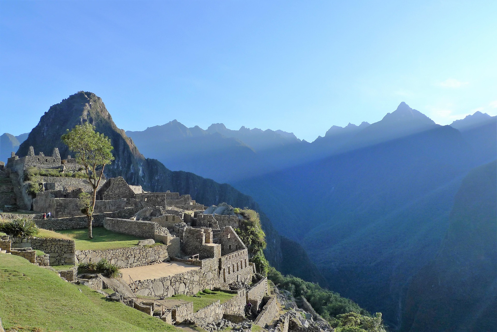 Vista panorámica de la ciudadela de Machu Picchu en los Andes del Perú